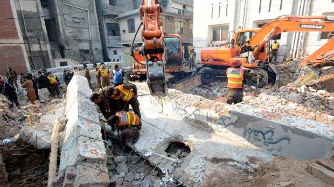 Pakistan'daki patlamada hayatını kaybedenlerin sayısı 100'e yükseldi