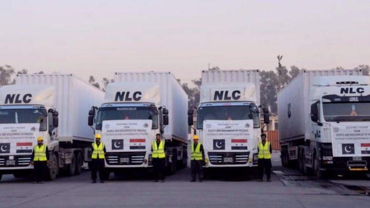 Pakistan'dan depremzedeler için 16 tır yola çıktı