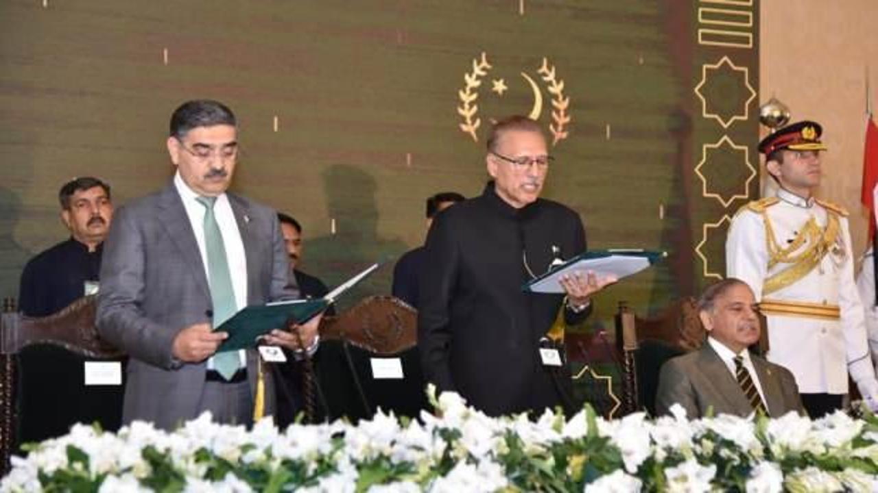 Pakistan'ın yeni Başbakanı Kakar yemin etti