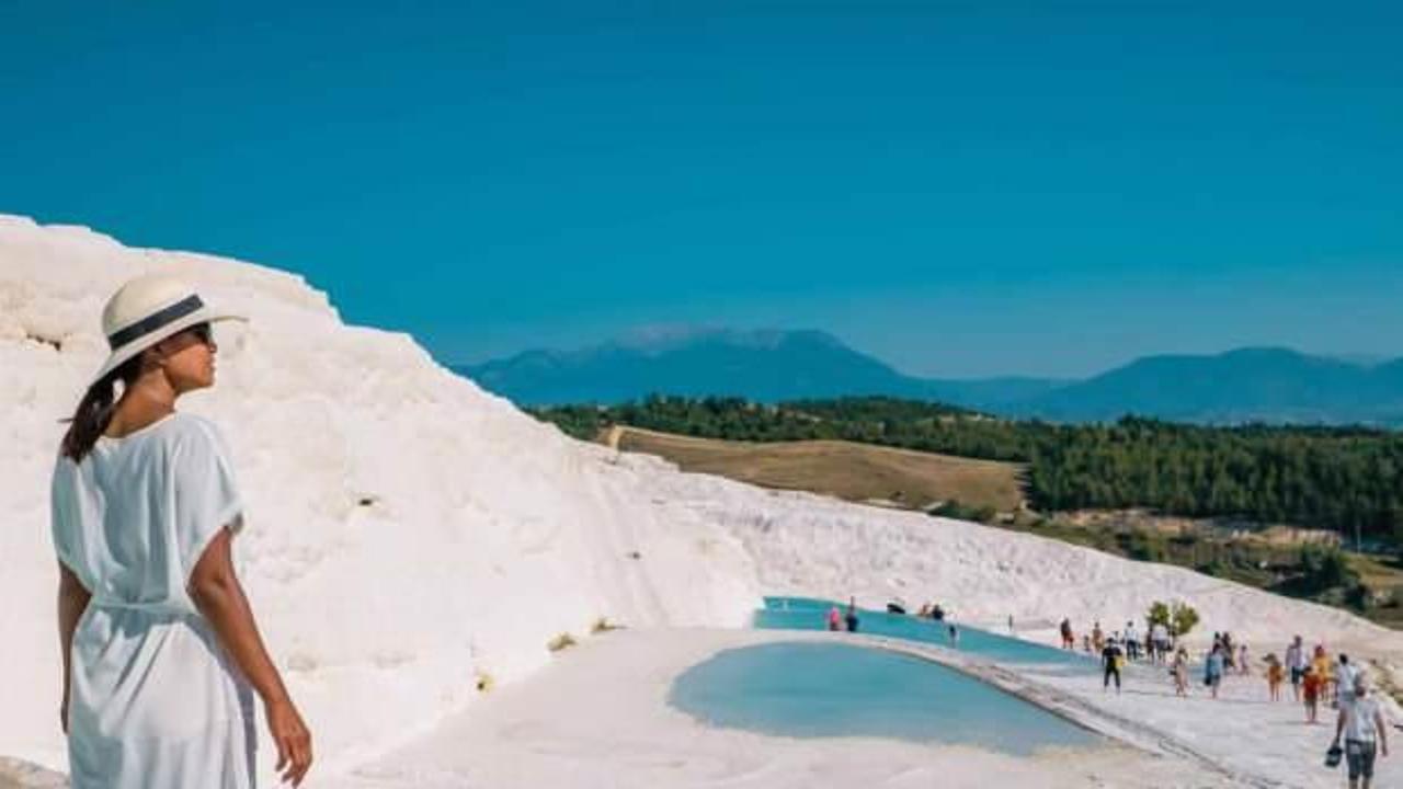 Pamukkale'yi bayram tatilinin 6 gününde yaklaşık 50 bin ziyaretçi gezdi