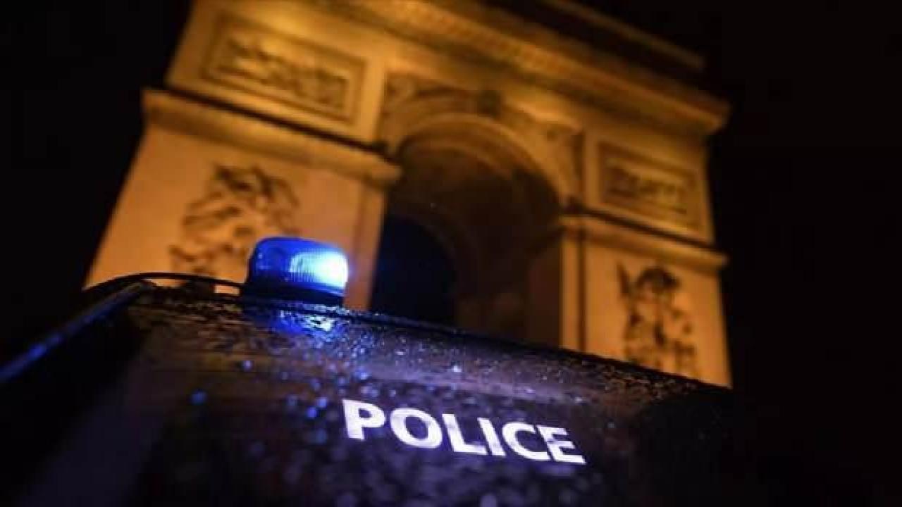 Paris'te polisin ateş açtığı kişi öldü
