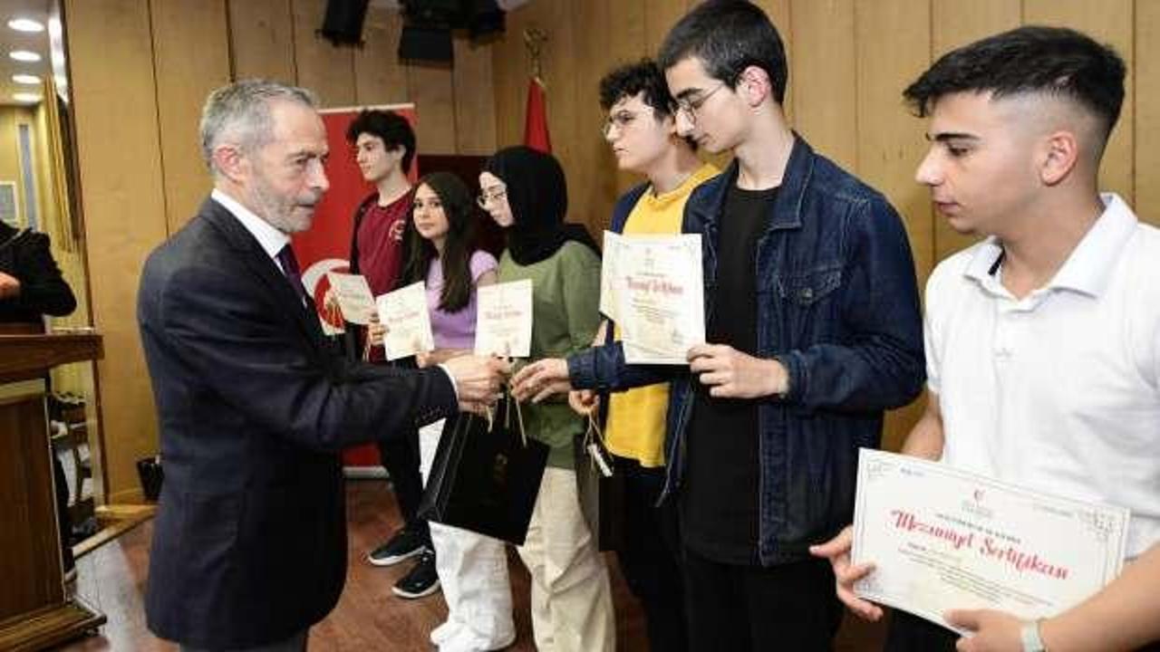Pendik İlim Yayma Cemiyeti mezunlarını verdi