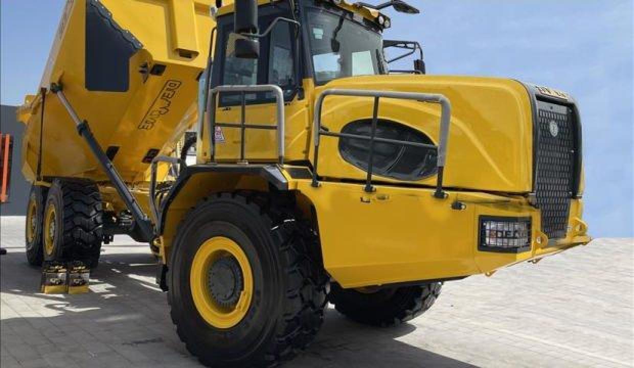 Petlas’tan Türkiye'nin ilk radyal tam çelik iş makinesi lastiği