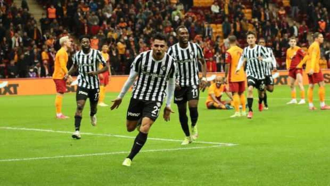 Pinares, Altay’a veda etti