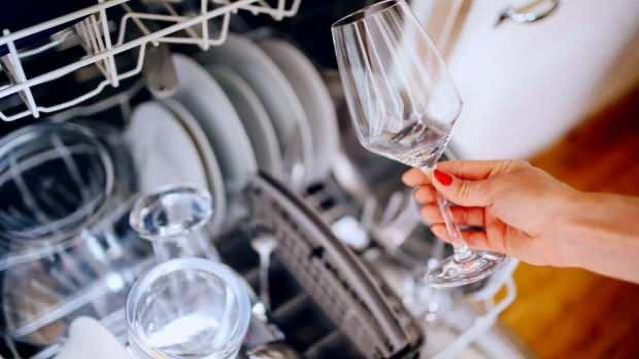 Pırıl pırıl temiz bulaşıklar için: Bulaşık makinesi temizliği nasıl yapılır?