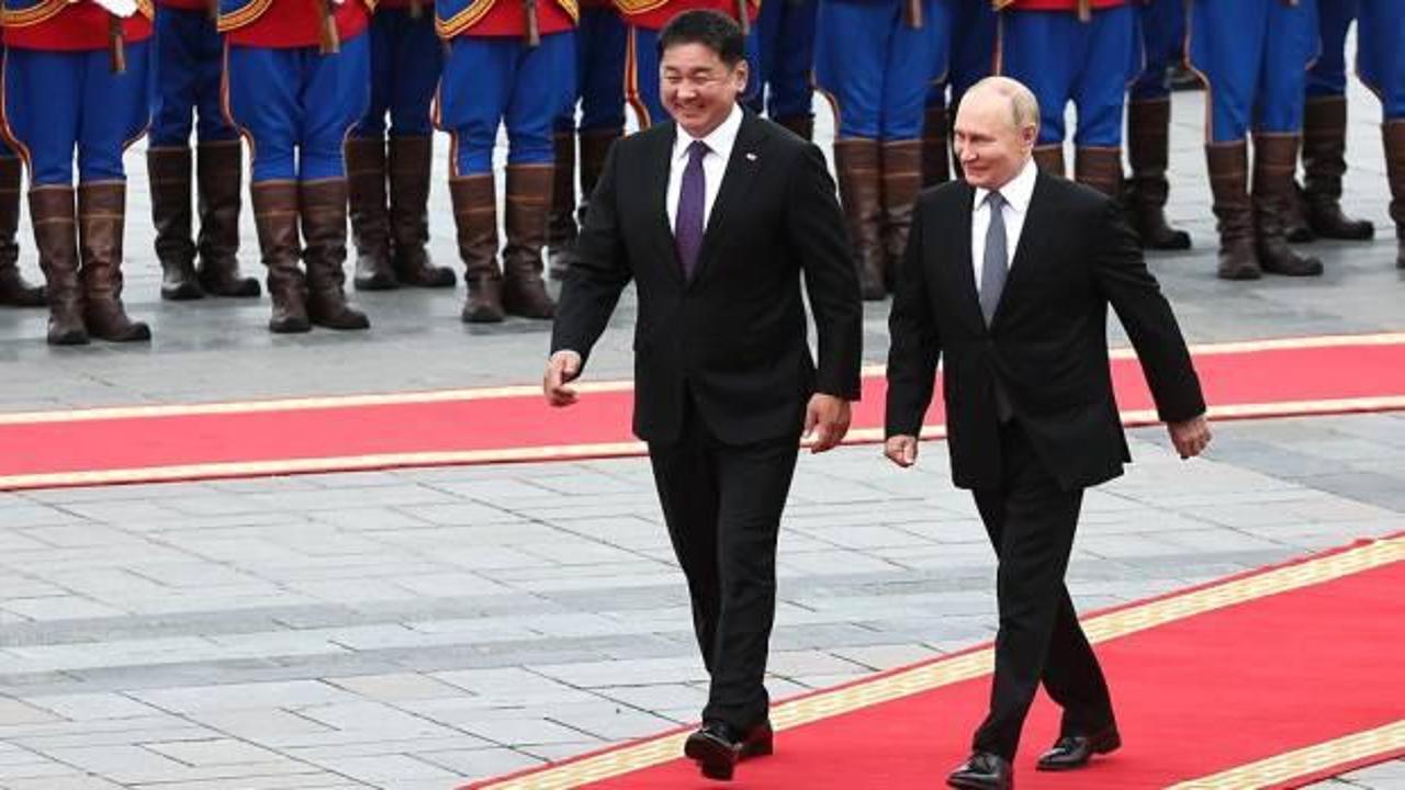 Putin, Moğolistan'da resmi törenle karşılandı