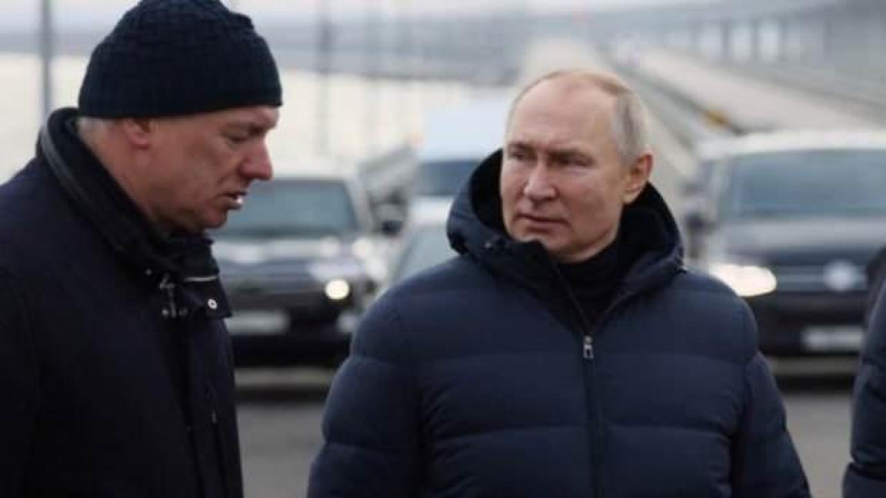 Putin'in giydiği ceketin fiyatı ortaya çıktı