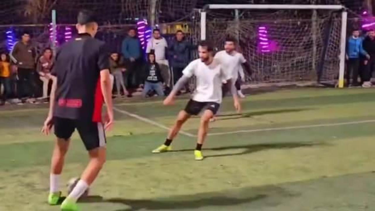 Quaresma'yı kıskandıracak rabona: Zor olanı yaptı, halı sahada kaleciyi avladı
