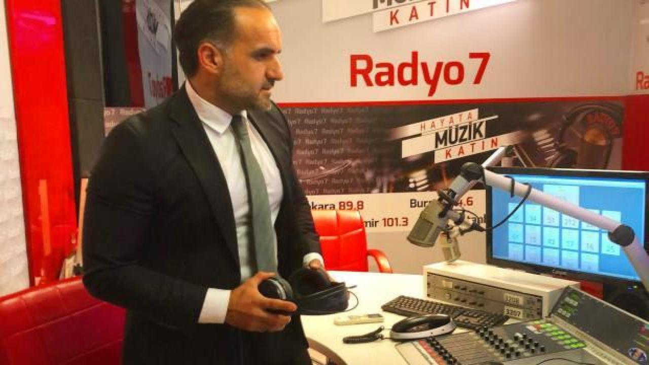 Radyo program sunucusu ve yazar Öztürk: Duygu ve iletişim cimrisiyiz