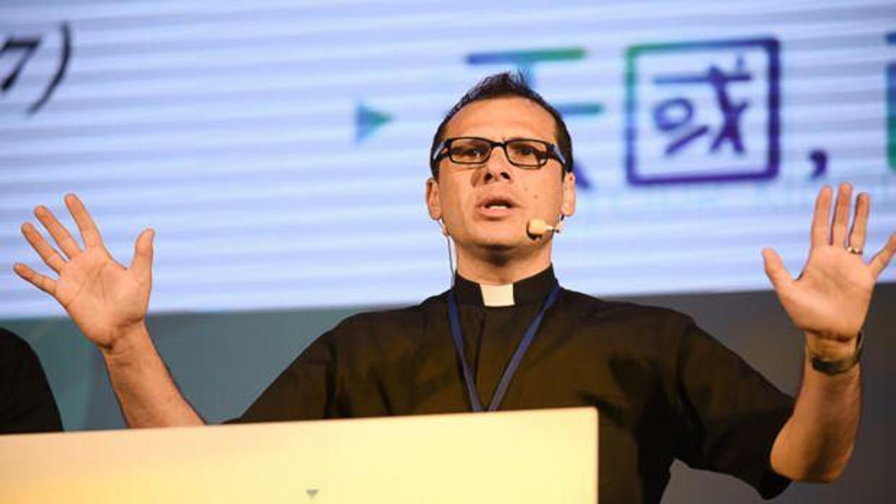 Rahip Munther: Biz Filistinliler iyileşeceğiz yükseleceğiz