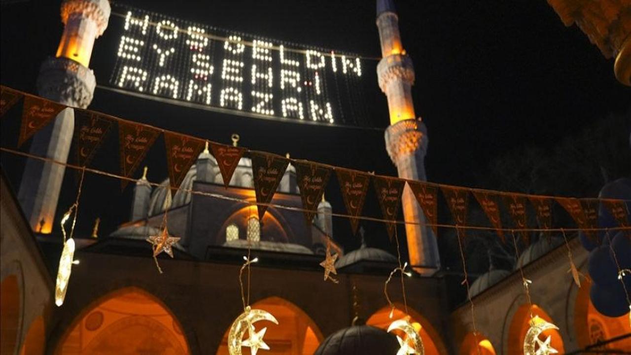 Ramazanın gelişini yayımladıkları mesajlarla kutladılar!