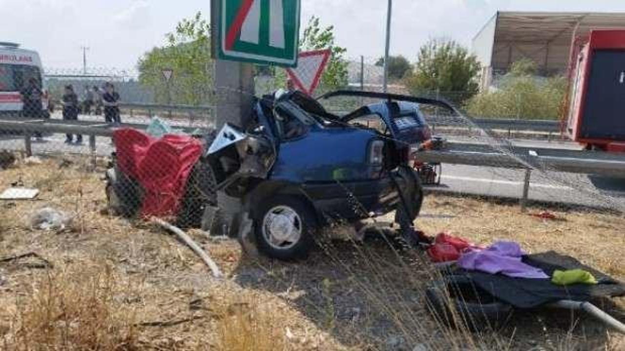 Refüjdeki direğe çarpan otomobilin sürücüsü öldü
