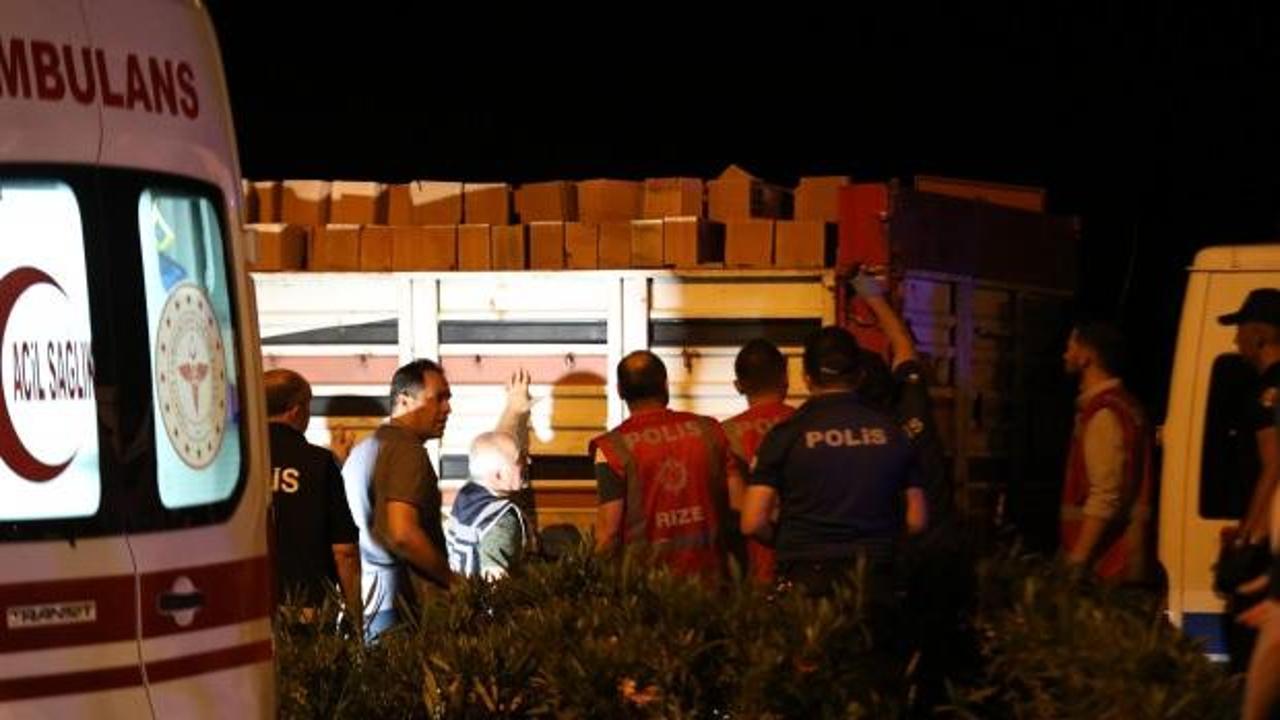 Rize'de tuğla taşıyan tırın dorsesinde 30 düzensiz göçmen yakalandı