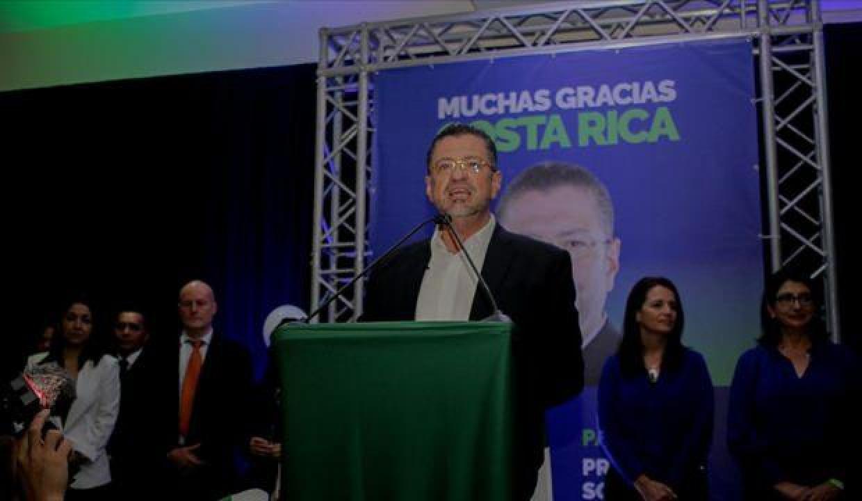 Rodrigo Chaves, Kosta Rika'nın yeni devlet başkanı oldu
