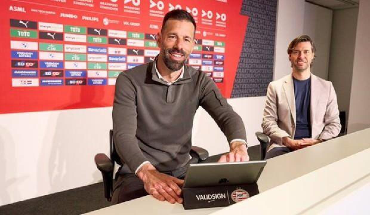 Roger Schmidt'in yerine Ruud van Nistelrooy