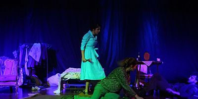 'Romeo'yu Beklerken' Adlı Tiyatro Oyunu Kartal'da Sahnelendi