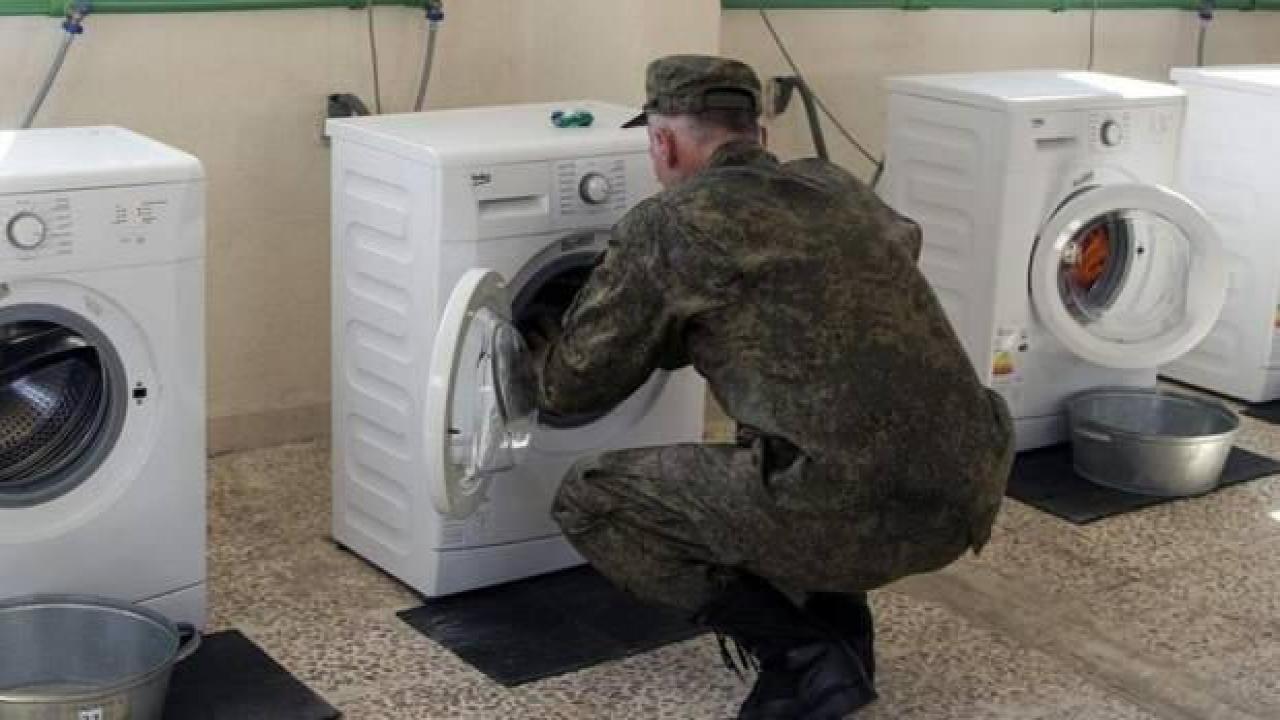 Rus albay, çamaşır makinesi rüşveti nedeniyle görevinden oldu