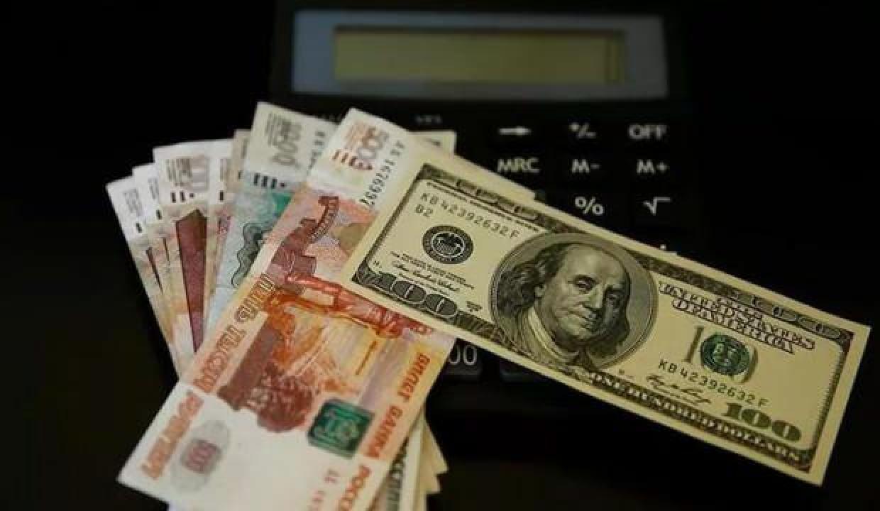 Rus rublesi, dolar karşısında yükselişini sürdürüyor
