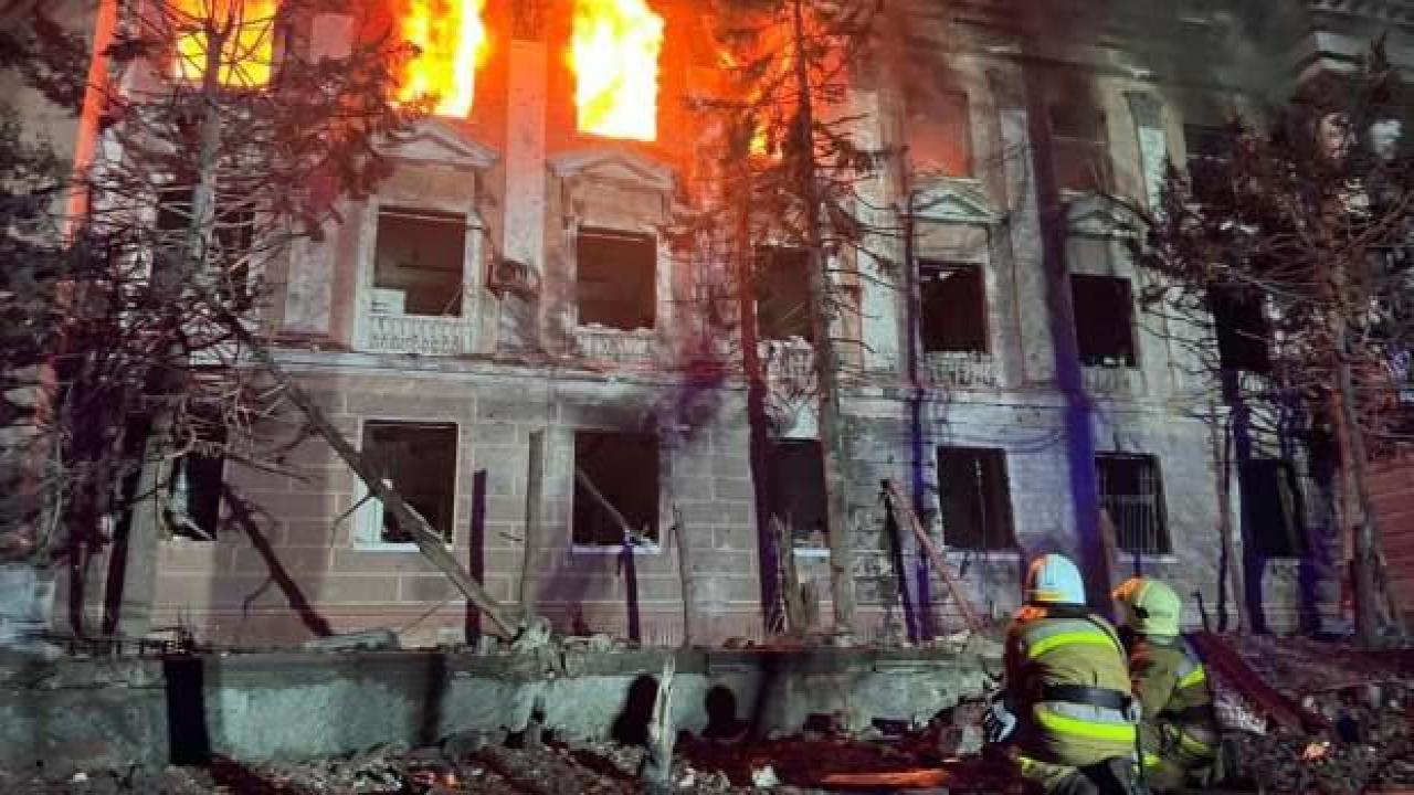 Rusya, Mikolayiv'i füzeyle vurdu: 1 ölü, 23 yaralı