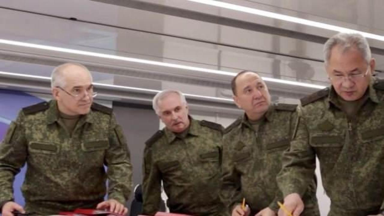 Rusya Savunma Bakanı, Ukrayna'daki Rus birliklerini teftiş etti