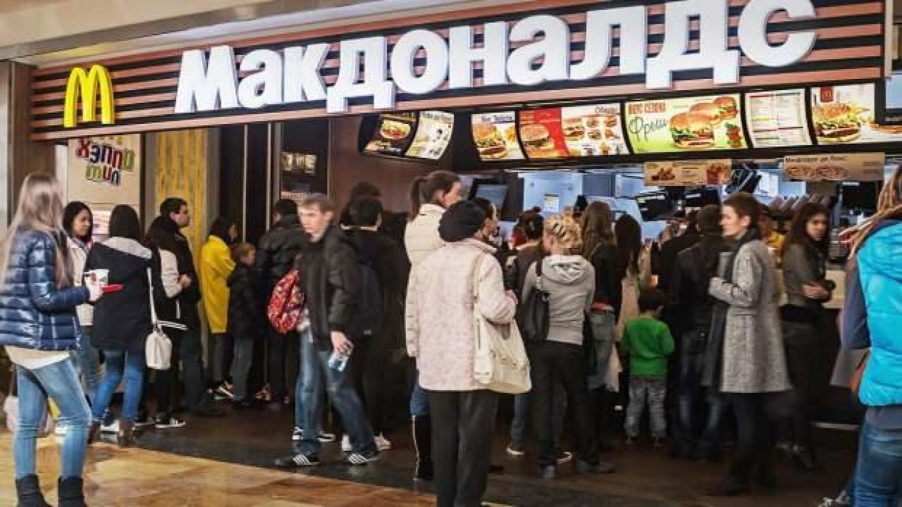 Rusya'dan çekilen McDonalds'ın farklı isimle geri döneceği iddia edildi
