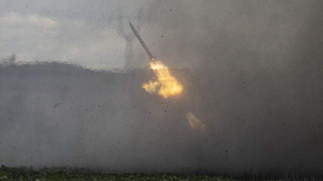 Rusya'dan Ukrayna'da askeri havaalanlarına saldırı