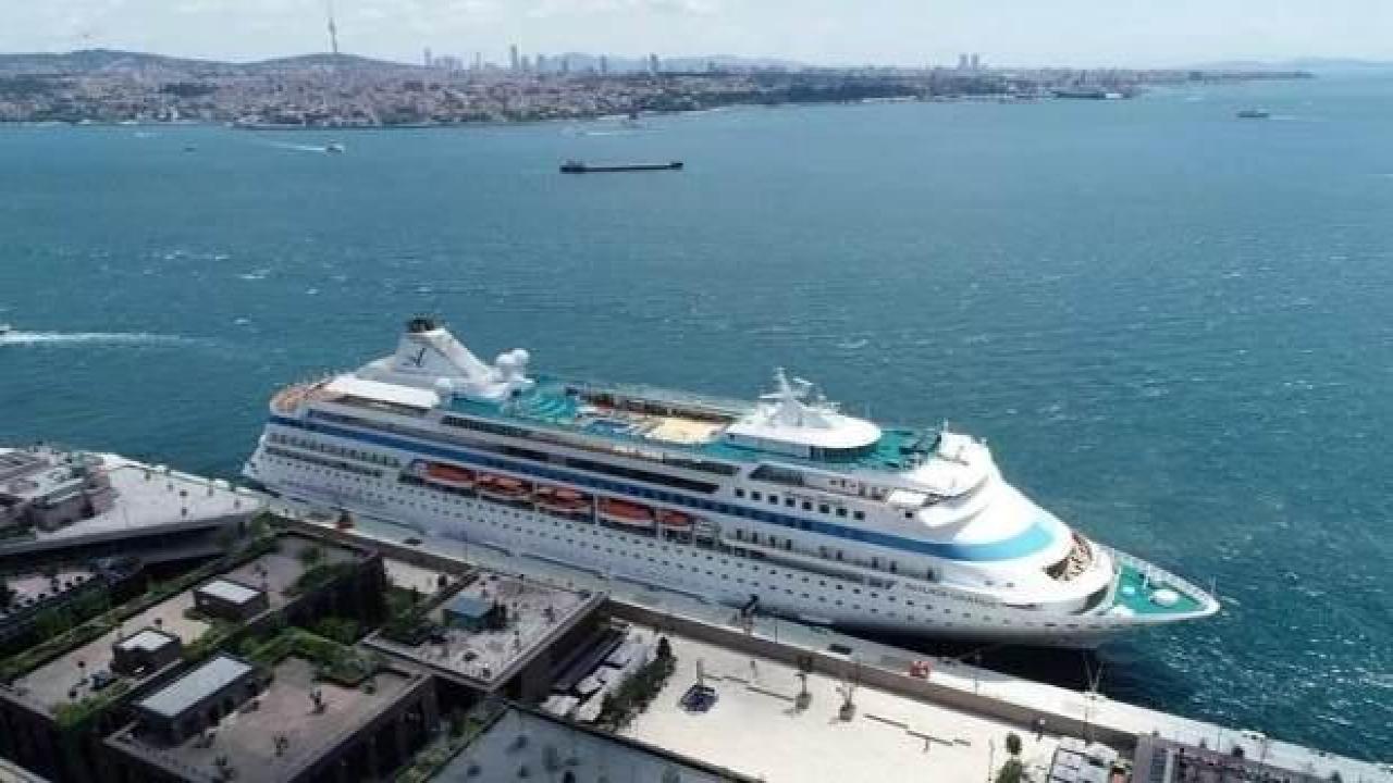 Rusya'dan yola çıkan kruvaziyer İstanbul'da