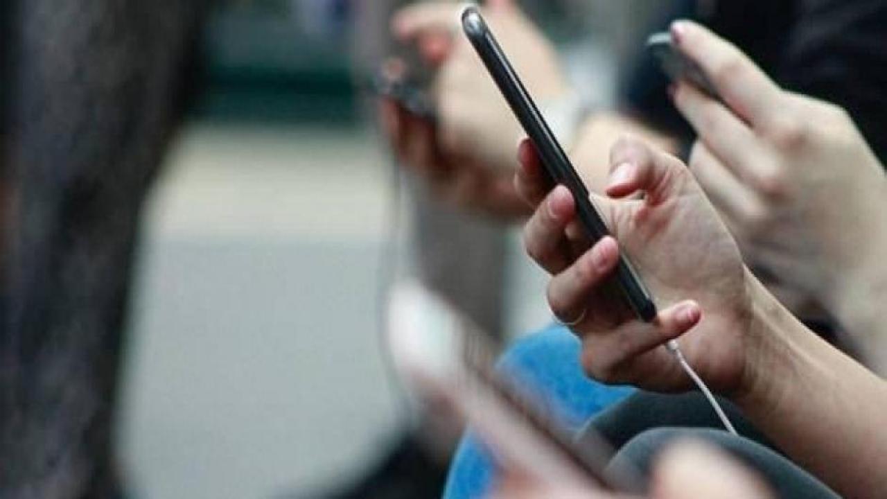 Sabit telefon devri kapanıyor! Cep telefonuyla 3 ayda 80,1 milyar dakika konuşuldu