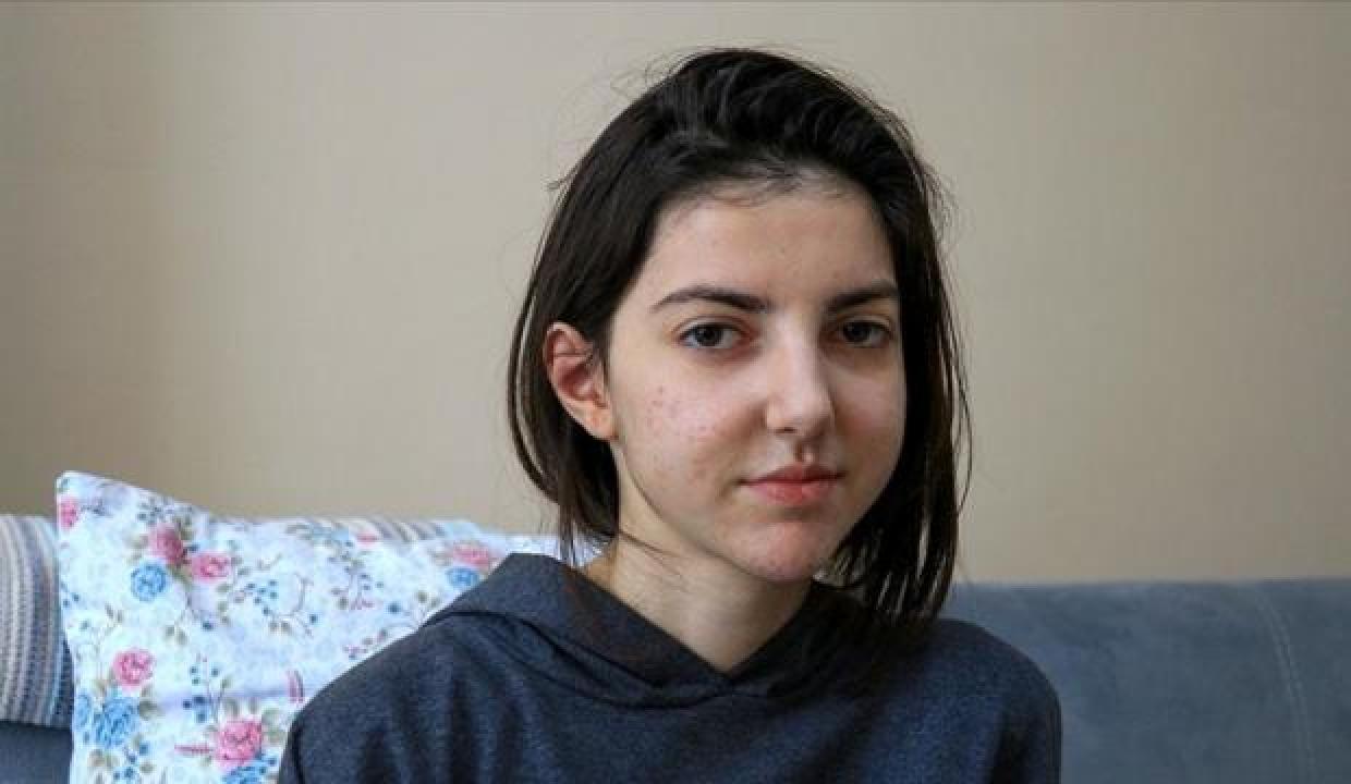 Sahipsiz köpeklerden kaçarken otobüsün çarptığı lise öğrencisi zor günler geçiriyor