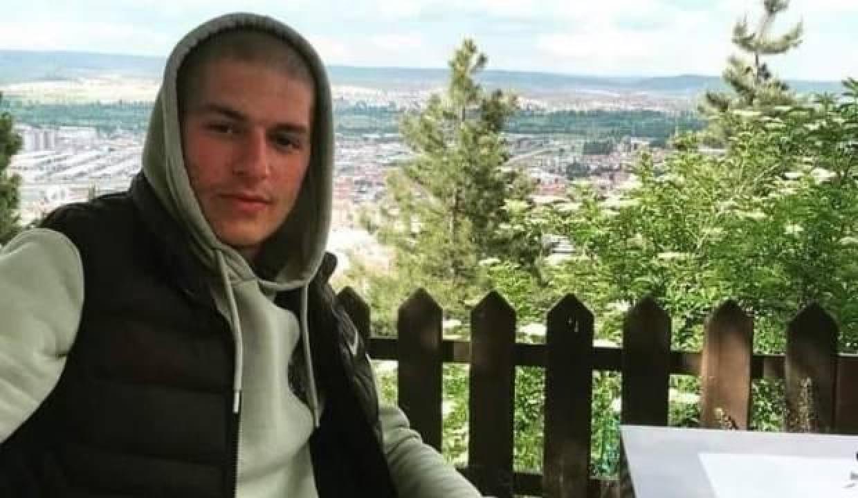 Sakarya'da yaşayan 20 yaşındaki genç kansere yenik düştü