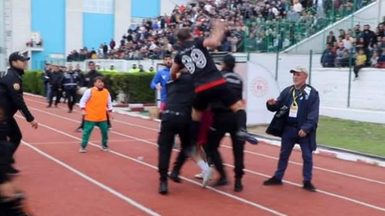 Şampiyonluk maçında 'uçan yumruk': Hakem 9 kişiye kırmızı kart gösterdi