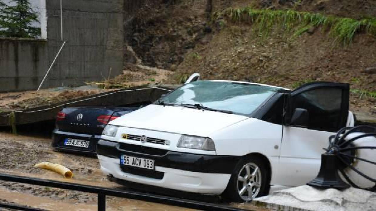Samsun'da 5 araç çöken istinat duvarının altında kaldı!