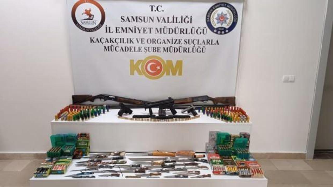 Samsun’da bir evde çok sayıda silah ve bıçak ele geçirildi