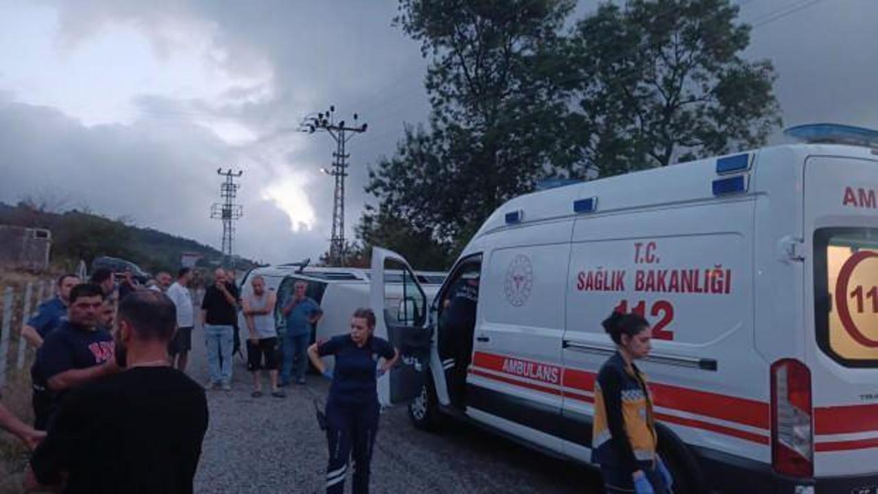 Samsun'da fındık işçilerinin taşındığı minibüs devrildi: 15 yaralı