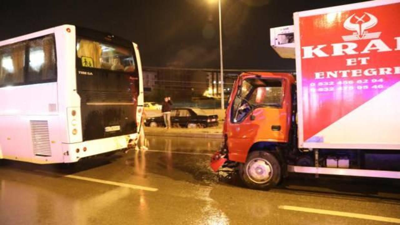 Samsun'da kamyonet otobüse çarptı: 1 yaralı