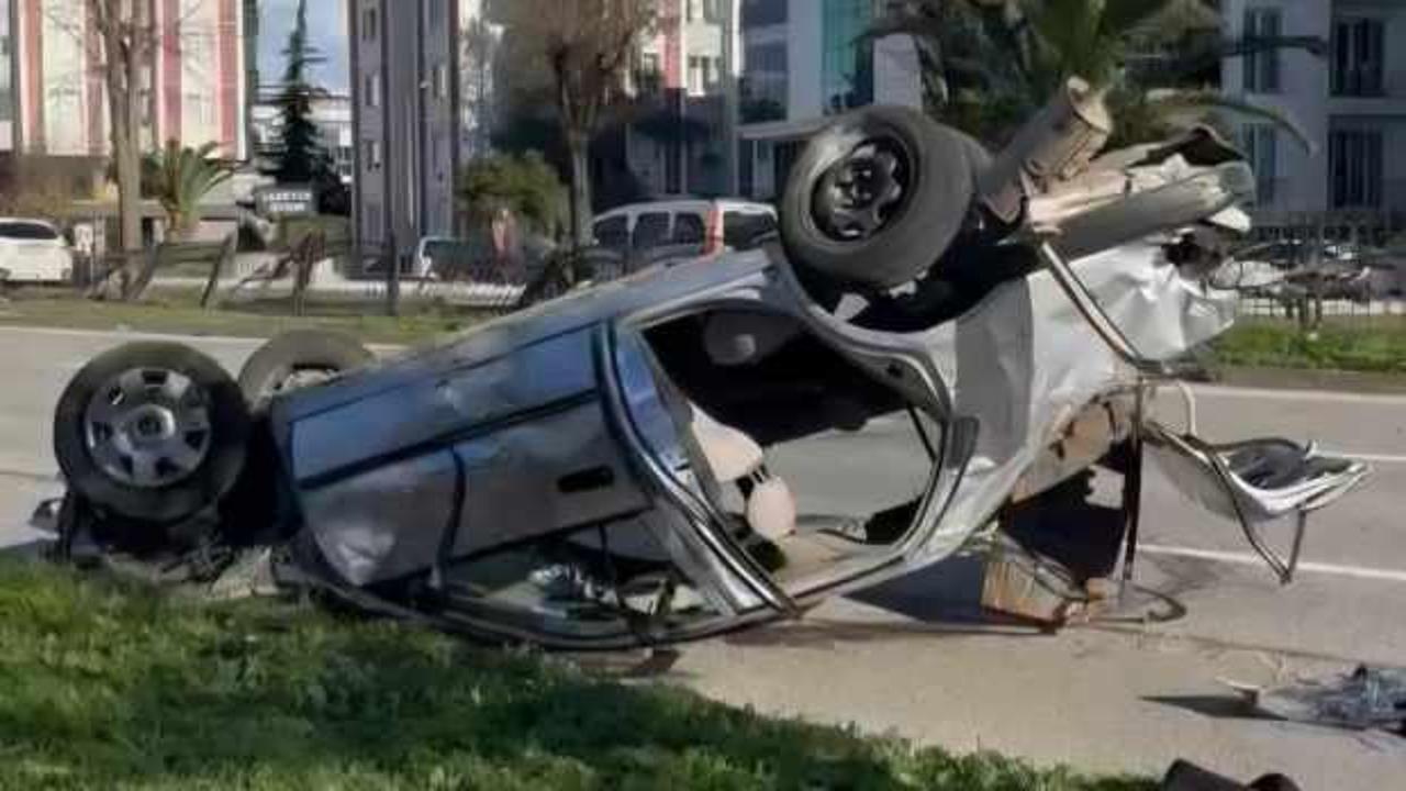 Samsun'da otomobili demir korkuluklara çaptı: Yaralılar var!