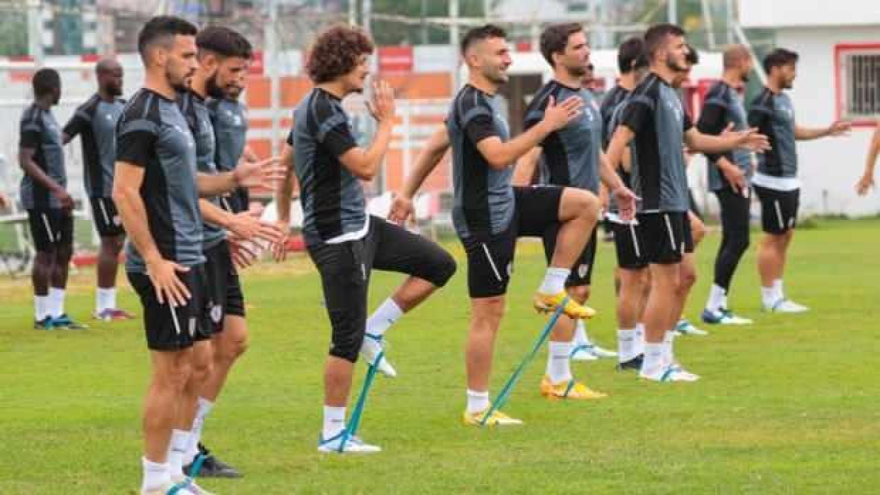 Samsunspor'da 15 futbolcu geldi, 14 futbolcu gitti