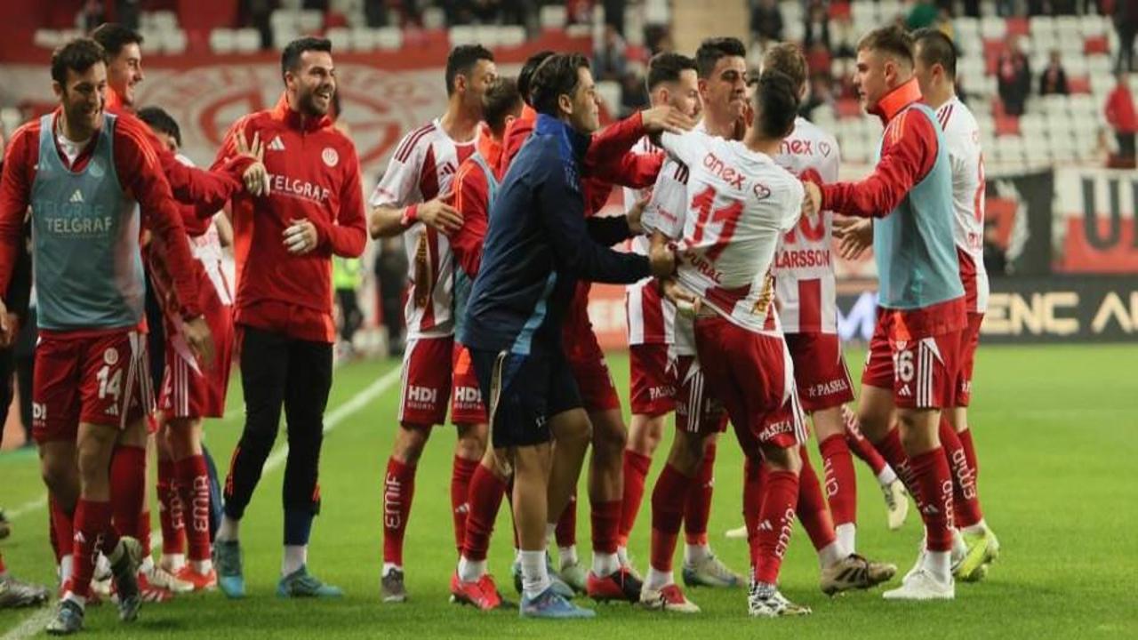Samsunspor’dan Avrupa yolunda kritik kayıp! Antalyaspor 3 puanı kaptı