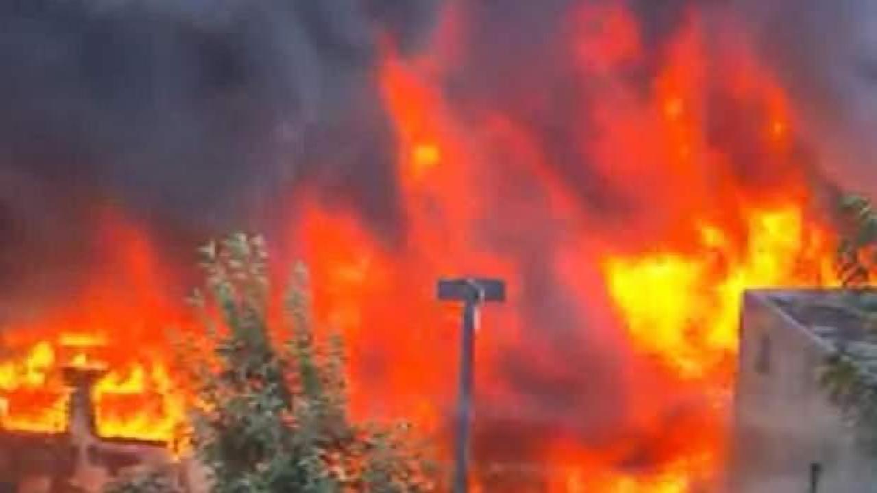 Sancaktepe'de otoparkta yangın: 16 araç hasar gördü
