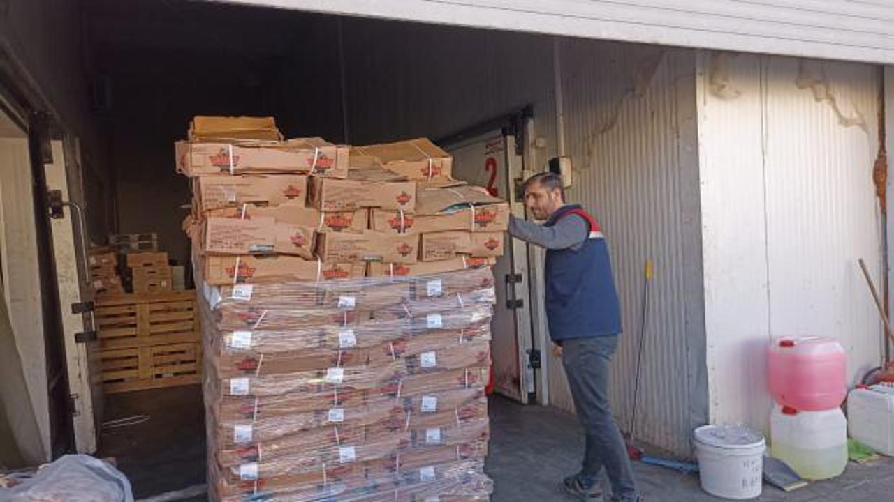 Şanlıurfa'da ele geçirildi: Tam 1 ton 200 kilogram tarihi geçmiş tavuk eti!
