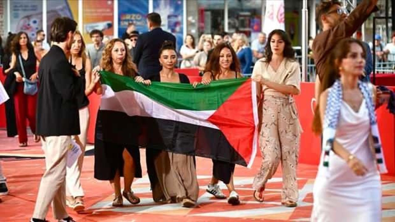 Saraybosna Film Festivali'nde kırmızı halıda Filistin bayrağı taşındı