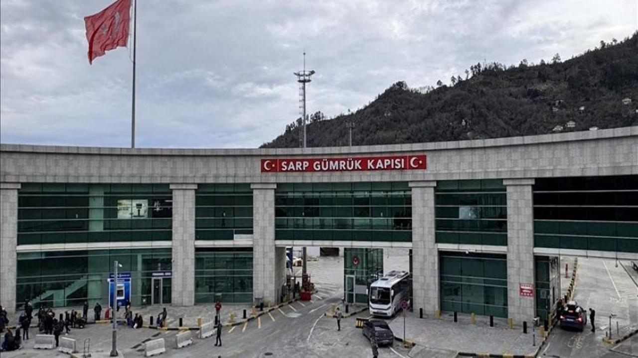 Sarp Sınır Kapısı'nda tır geçişleri 26 Mayıs'ta 1309'a ulaşarak rekor kırdı