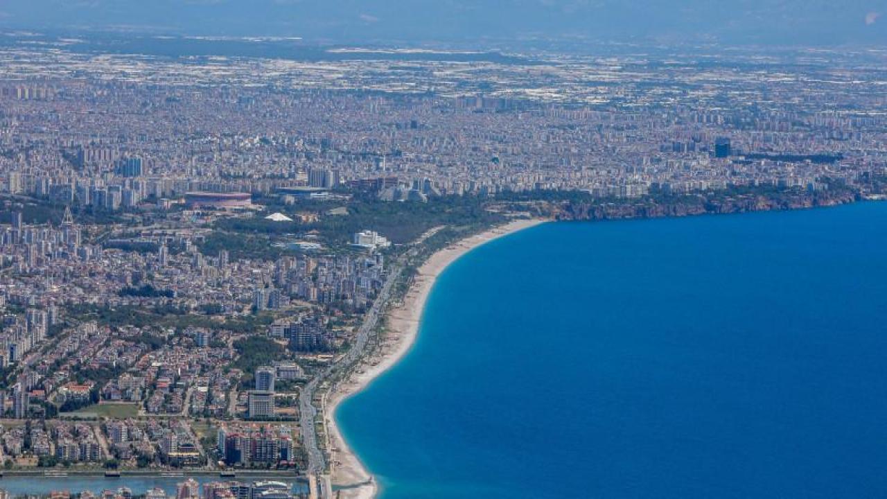 Savaştan kaçan Ukraynalı, parasını konuta yatırdı