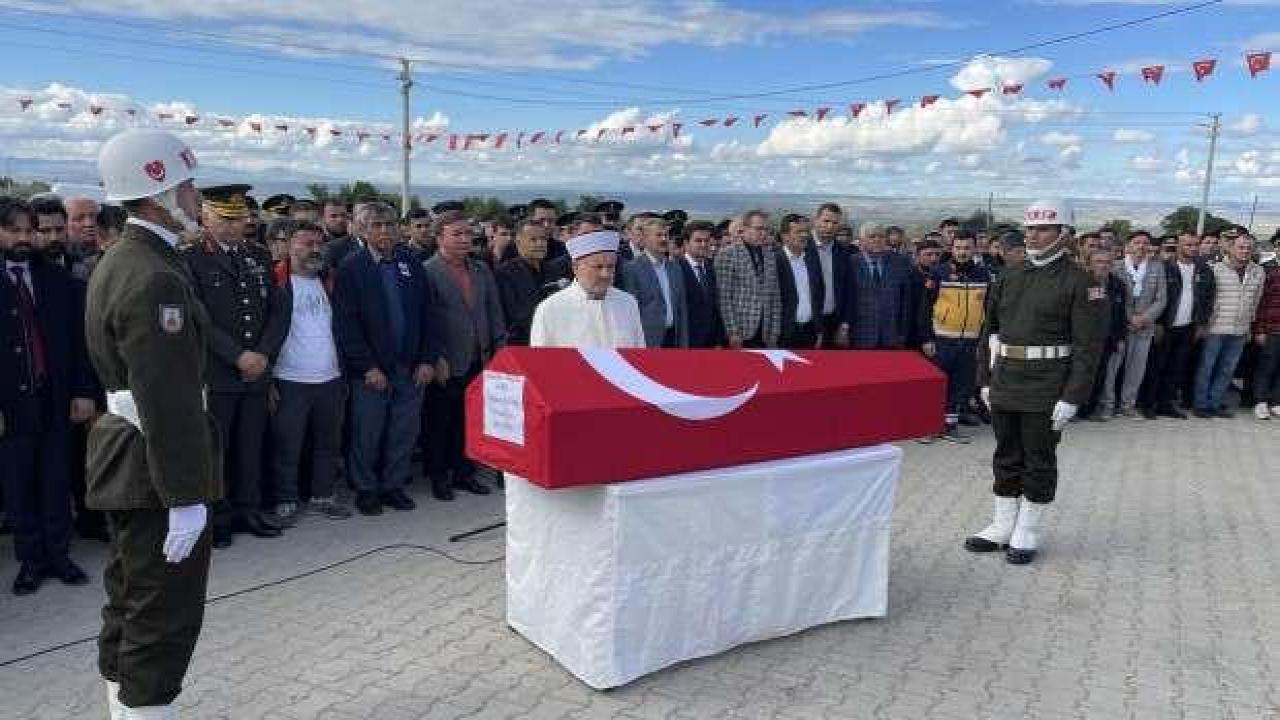 Şehit Mehmet Sevim'in cenazesi son yolculuğuna uğurlandı