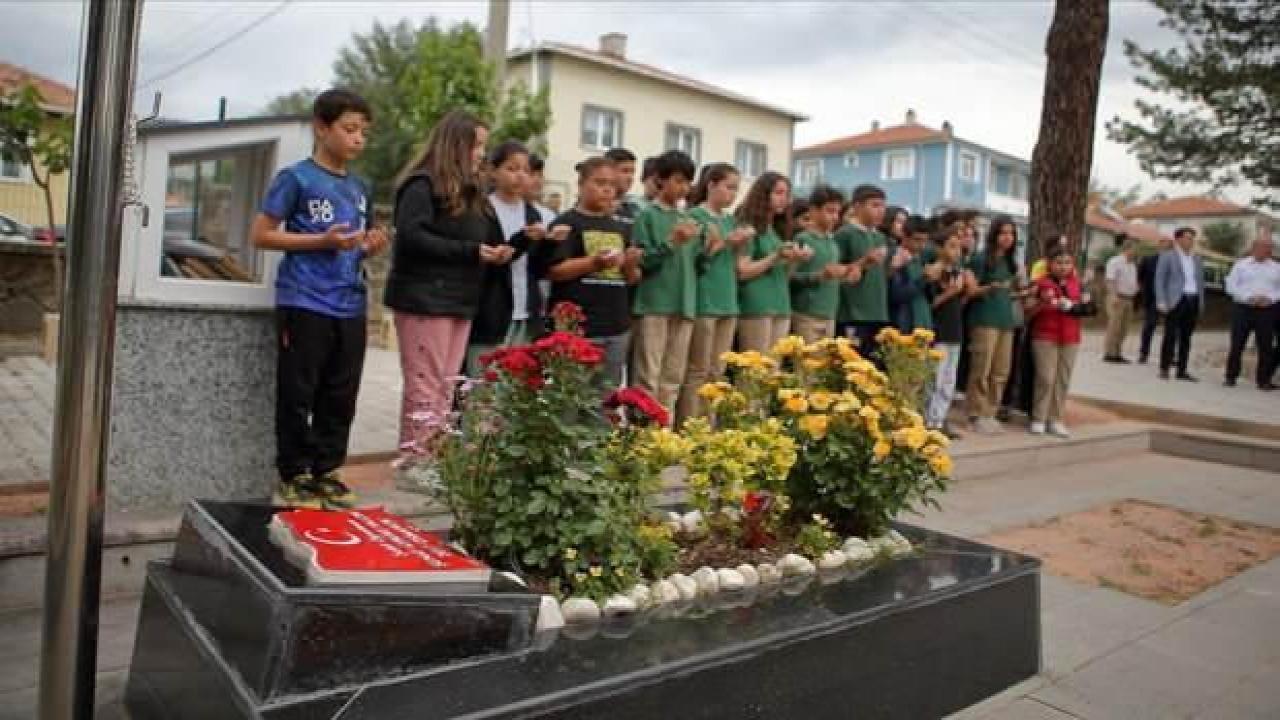 Şehit öğretmen Şenay Aybüke Yalçın, vefatının 6. yılında Çorum'daki kabri başında anıldı