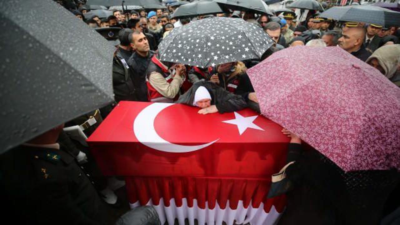 Şehit Tabip Teğmen Hulusi Elçi memleketi Bingöl'de son yolculuğuna uğurlandı