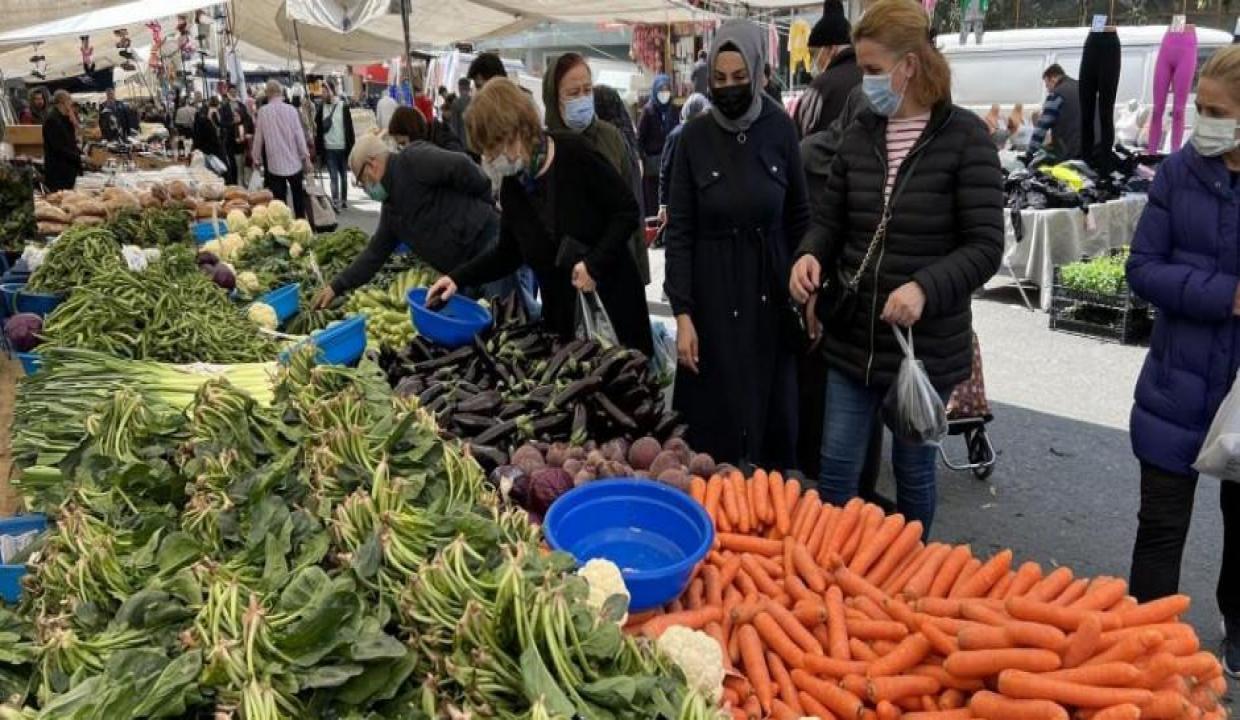 Semt pazarlarında fiyatlar yarı yarıya düştü