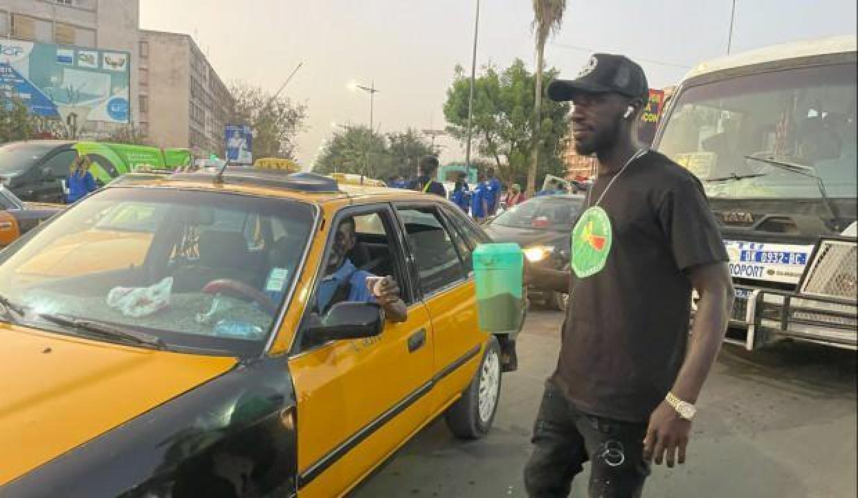 Senegal'de Hristiyan gençler Müslümanlara iftariyelik dağıttı
