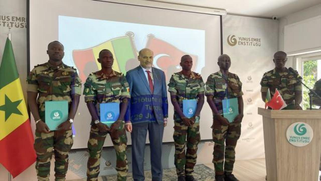 Senegalli askerler Türkçe diplomalarını aldı