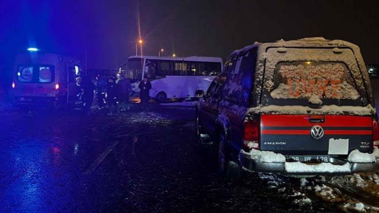 Servis midibüsü ile yolcu otobüsü çarpıştı: 17 yaralı